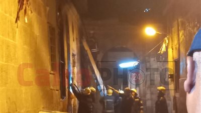 ماس كهربائي.. السيطرة على حريق منزل بالجمالية دون وقوع إصابات | صور