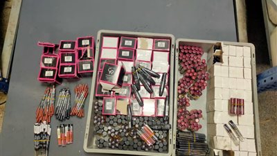 جمارك مطار برج العرب تضبط محاولة تهريب كمية من مستحضرات التجميل