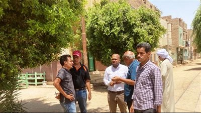 محافظ أسوان يكلف نائبه بمتابعة معدلات ونسب تنفيذ مشروعات حياة كريمة بمدينة السباعية