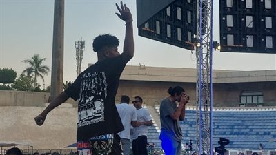 استمرت 7 ساعات وتوقفت للأذان.. أبرز لقطات حفل فرقة رقص مال بـ ستاد الهوكي