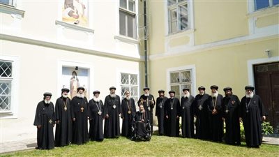 البابا تواضروس الثاني يجتمع بأساقفة وكهنة أوروبا