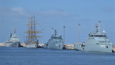 القوات البحرية تنظم زيارات لعدد من السفن البحرية للدول الصديقة والشقيقة