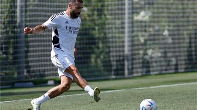 قبل مباراة الكلاسيكو.. كارفاخال يتعرض لـ إصابة خلال تدريبات ريال مدريد