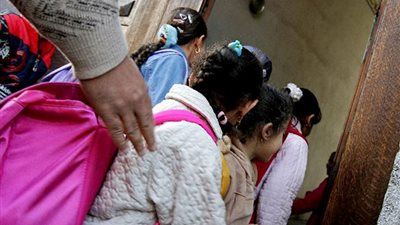 تفاصيل واقعة تحرش معلم بأطفال مدرسة رمسيس بالهرم.. ومديرتها: “تم إيقافه وجاري التحقيق”