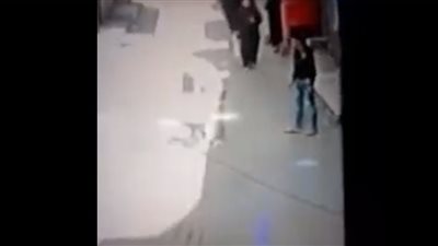 “حاول التحرش بها فتصدت له”.. مراهق يعتدي على طالبة بالضرب في الدرب الأحمر (فيديو)