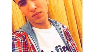 وسط تضامن الجمهور.. أسرة الشاب المتهم برفع علم فلسطين تصدر بيانًا بعد حبسه