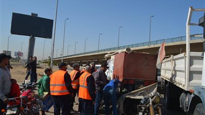 20 قرار غلق لمحال ووحدات سكنية مخالفة لشروط التراخيص بالشروق والعاشر من رمضان