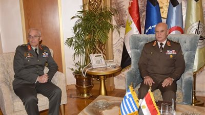 رئيس أركان حرب القوات المسلحة يلتقي قائد القوات البرية اليونانية