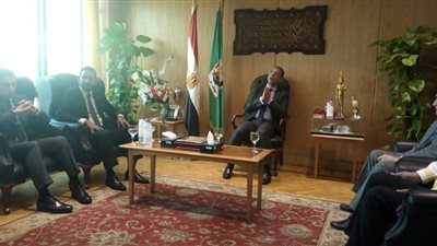 في أولى تصريحاته.. محافظ الفيوم الجديد: “عمال النظافة أهم مني” (فيديو)