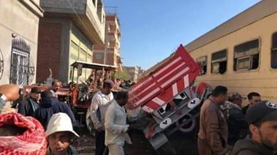 إصابة 3 أشخاص في تصادم جرار زراعي وقطار بالدقهلية (أسماء)