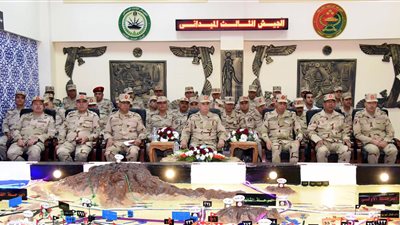 رئيس الأركان يتفقد مشروع مراكز القيادة “إعصار 58” لأحد تشكيلات الجيش الثالث الميداني (صور)