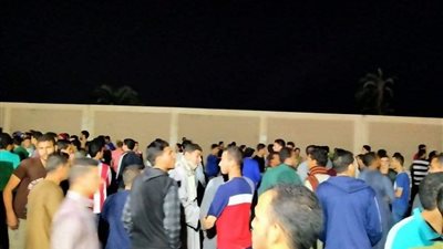 تجمعات طلابية حول المدينة الجامعية بأسيوط بسبب دهس طالب (صور)