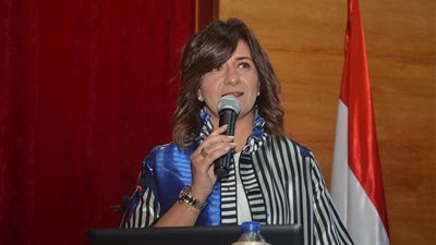 مبادرة “اسأل واقترح لايف”.. وزيرة الهجرة تتواصل مع المصريين المقيمين بالأردن عبر “فيس بوك”