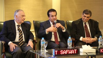 وداعًا للتدخين داخل الحرم الجامعي.. وزير التعليم العالي يعلن مبادرة “جامعة بدون تدخين”