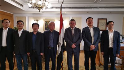 وزير قطاع الأعمال العام يبحث آليات التعاون مع شركة صينية لانتاج أول سيارة  كهربائية في مصر