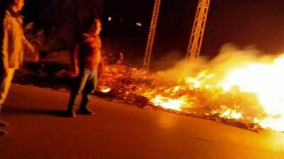 السيطرة على حريق شب في “حطب القطن” بطريق إدكو بالبحيرة