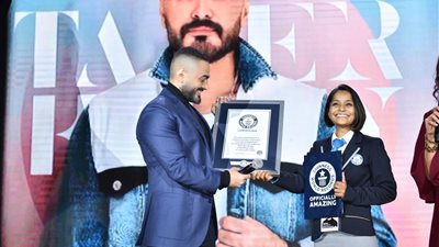 “جينس” تكذب تامر حسني وتوضح حقيقة فوزه بالجائزة العالمية (بيان)