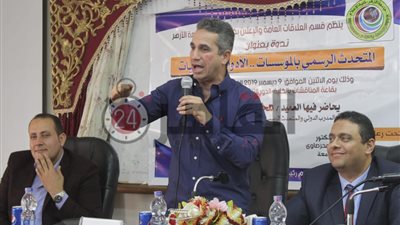 العميد محمد سمير يشرح لطلاب “إعلام الأزهر” مسئولية المتحدث الرسمي (صور)