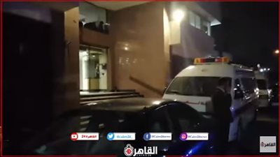 شاهد.. تجهيزات نقل جثمان المخرج سمير سيف من أمام مستشفى السلام إلى مثواه الأخير (فيديو)