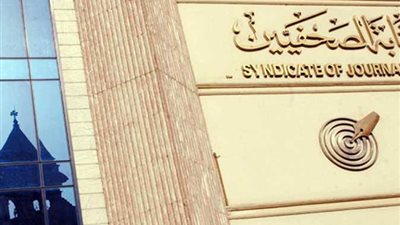 بعد عامين من الحبس الاحتياطي.. إخلاء سبيل الصحفيين أحمد أبو زيد وأحمد بيومي