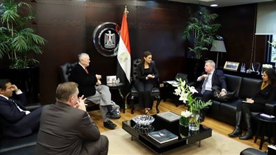 نواب كونجرس سابقين: شركات أمريكية تعتزم ضخ استثمارات في مصر بمجالات التشييد والصناعة