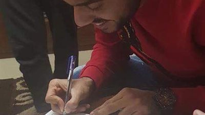 نجم الزمالك يكشف تفاصيل عقد “كهربا” مع الأهلي (فيديو)