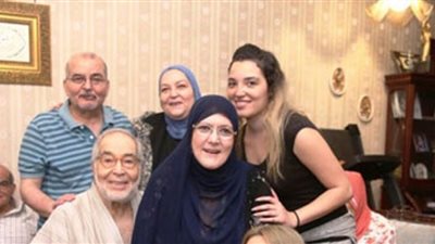 شمس البارودي تتصدر “تريند جوجل” بسبب صور قديمة مع عائلتها