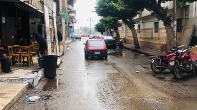 أمطار غزيرة تضرب دمياط وتربك الحركة التجارية وتغلق بوغاز الصيد بالبرج (صور)