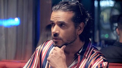 سامو زين يعلن وفاة والدة زوجته ويطلب من جمهوره الدعاء لها (صورة)