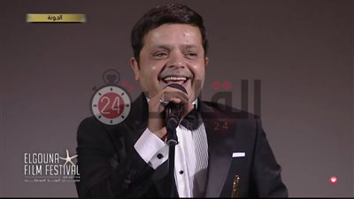 محمد هنيدي عن الشتا: “لو مطرت جبال تلج وبابا نويل.. بردو بنحب الشتا” (صورة)