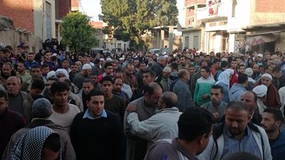 مصرع 4 من عائلة واحدة وإصابة 2 آخرين في انقلاب “ميكروباص” بالشرقية (أسماء وصور)