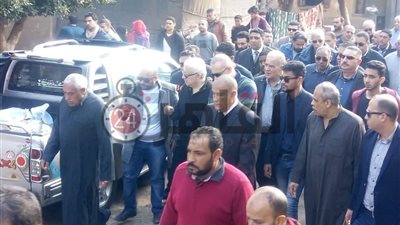 تشييع جثمان شقيقة مرتضى منصور إلى مثواها الأخير (صور)