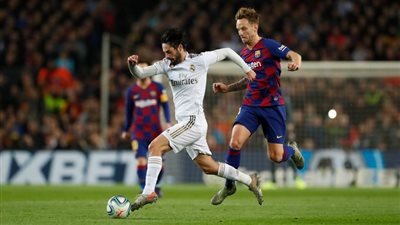 كلاسيكو أبيض.. تعادل برشلونة وريال مدريد 0-0 والـVAR يلغي هدف بيل (فيديو)