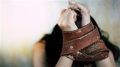 مخدرات واعتداء دائم.. التحريات تكشف تفاصيل قتل فتاة على يد والدها بعد التعذيب في الغربية