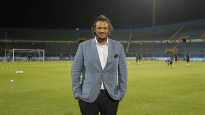 المدير التنفيذي لـ”بيراميدز” يعنّف اللاعبين ويقدم “زيزو” مديرًا فنيًا للفريق