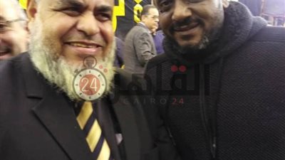 إسماعيل يوسف في عزاء شقيقة مرتضى منصور بالدقهلية (صور)