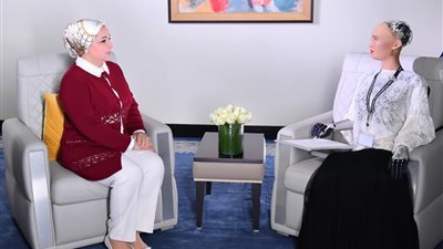 انتصار السيسي عن مقابلتها للروبورت صوفيا: “تجربة استثنائية وبداية حقيقية لعصر جديد للإنسانية” (تدوينة)