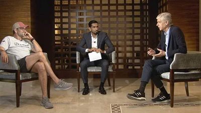 فينجر في حواره مع كلوب: محمد صلاح استثنائيًا وشاهدت ميسي في طريقة لعبه (فيديو)