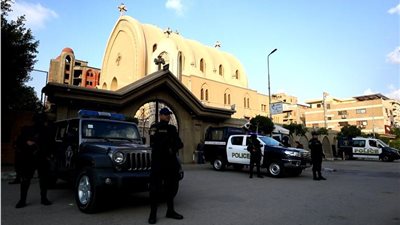 انتشار أمني مكثف لتأمين المنشآت ودور العبادة استعدادًا لاحتفالات رأس السنة وعيد الميلاد (صور)