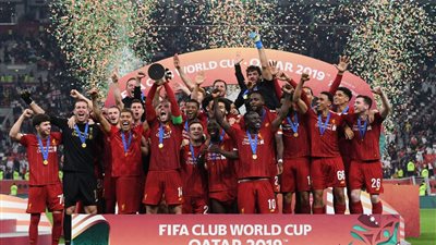 شاهد.. ليفربول يتسلم كأس العالم للأندية للمرة الأولى في تاريخه (فيديو)