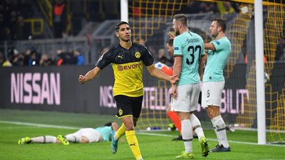 أشرف حكيمي في القائمة النهائية لأفضل لاعب صاعد في إفريقيا 2019 (فيديو)