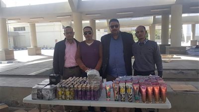 “بندقية ومطاوي وشيش إلكترونية”.. إحباط 8 محاولات تهرب جمركي بميناء سفاجا (صور)