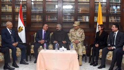 محافظ الإسكندرية يهنئ طائفة اللاتين الكاثوليك بعيد الميلاد المجيد بدير سانت كاترين (صور)