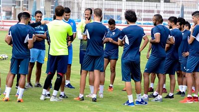 مران الزمالك.. هطول أمطار وجلسة سريعة لكارتيرون مع جهازه المعاون