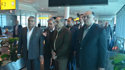 فى أولى جولاته.. وزير الطيران المدني يتفقد مبنى الركاب ورحلات مطار القاهرة الدولي (صور)
