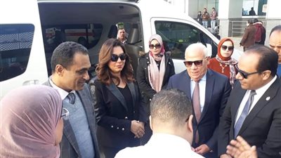 محافظ دمياط تزور مصابي حادث مصنع ملابس منطقة الاستثمار (صور)