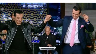 إيهاب توفيق يتحدث عن مشواره الفني ببرنامج “مساء DMC” في ليلة رأس السنة (صور)