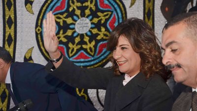 وزيرة الهجرة لأهالي تطون: لا يصح أن نلقي بأبنائنا في مياه البحر بحثًا عن الأموال (صور)