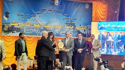 وزيرا التعليم العالي والهجرة ومحافظ الفيوم يشاركون الجامعة احتفالها بعيد العلم (صور)