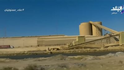 أهالي أبو زعبل يستغيثون من مصنع الأسمدة: “أدخنة تدمر الصحة والمحاصيل.. وماشيين بالبخاخات”